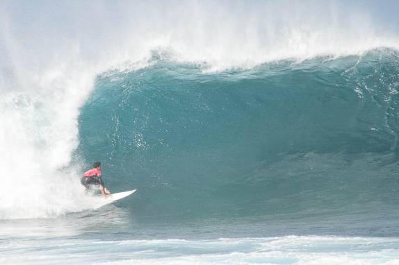 Pupo em ação na praia de Pipeline, na North Shore de Oahu, no Havaí - foto de Laura Schunemann